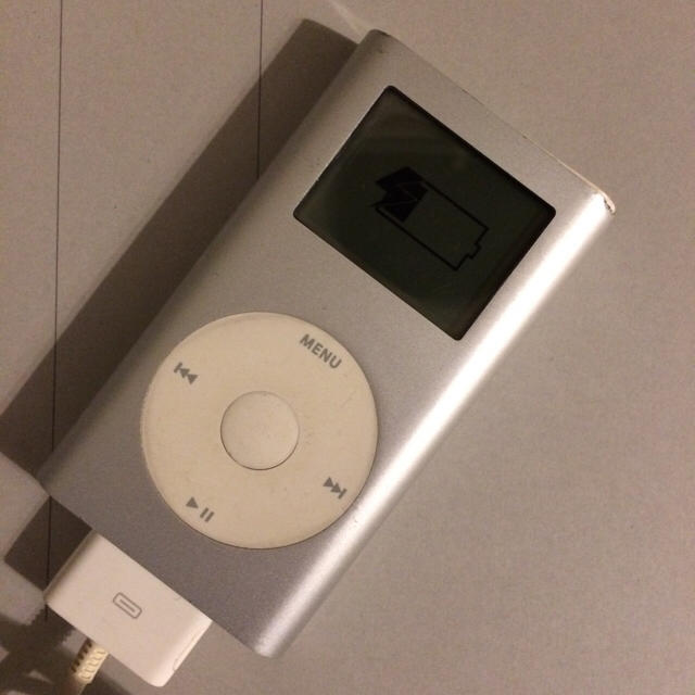 Apple(アップル)のiPod mini (第2世代) スマホ/家電/カメラのオーディオ機器(ポータブルプレーヤー)の商品写真