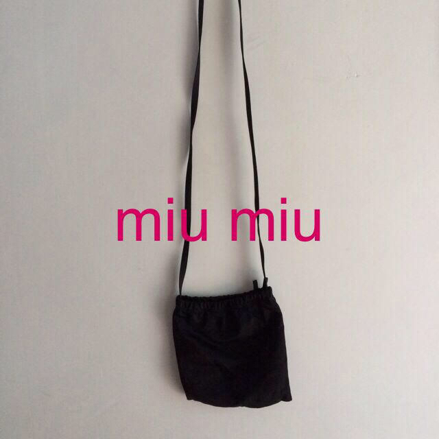 miumiu(ミュウミュウ)のミュウミュウ❤️黒シルクサテンポシェット レディースのバッグ(ショルダーバッグ)の商品写真
