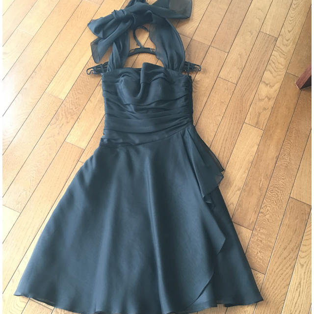 ミディアムドレス黒ドレス