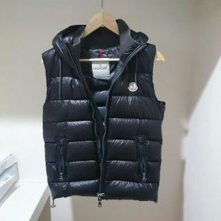 モンクレール(MONCLER)の値引き中！国内正規品モンクレールダウンベスト　バルトロメ　サイズ１(ダウンベスト)