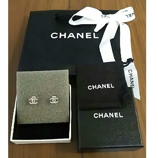 CHANEL(シャネル)のシャネル ラインストーンピアス レディースのアクセサリー(ピアス)の商品写真