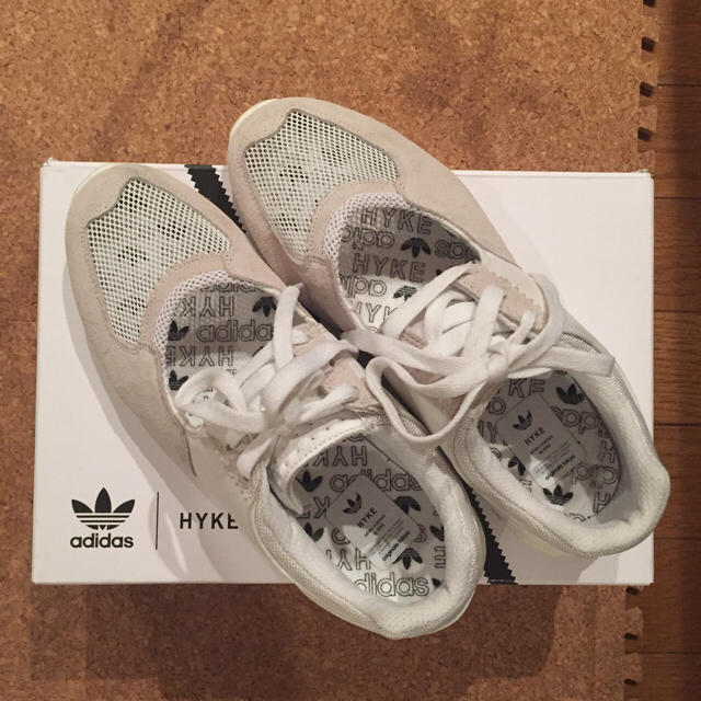 HYKE スニーカーの通販 by chino|ハイクならラクマ - HYKE×adidas 在庫新品