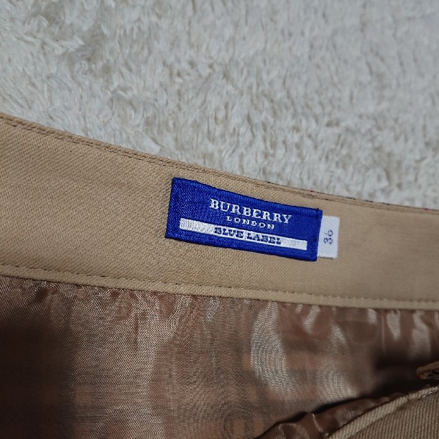 BURBERRY BLUE LABEL(バーバリーブルーレーベル)のBURBERRY スカート レディースのスカート(ひざ丈スカート)の商品写真