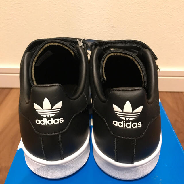 adidas(アディダス)の9bo様専用！新品  アディダス オリジナルス ファスト 23.0〜23.5 レディースの靴/シューズ(スニーカー)の商品写真