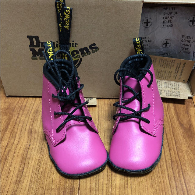 Dr.Martens(ドクターマーチン)の最終値下げ！ 送料込 試し履きのみ ドクターマーチン ベビー 箱付き キッズ/ベビー/マタニティのベビー靴/シューズ(~14cm)(ブーツ)の商品写真