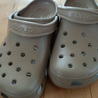 クロックス(crocs)のもうさん専用。クロックス    カーキ色(サンダル)