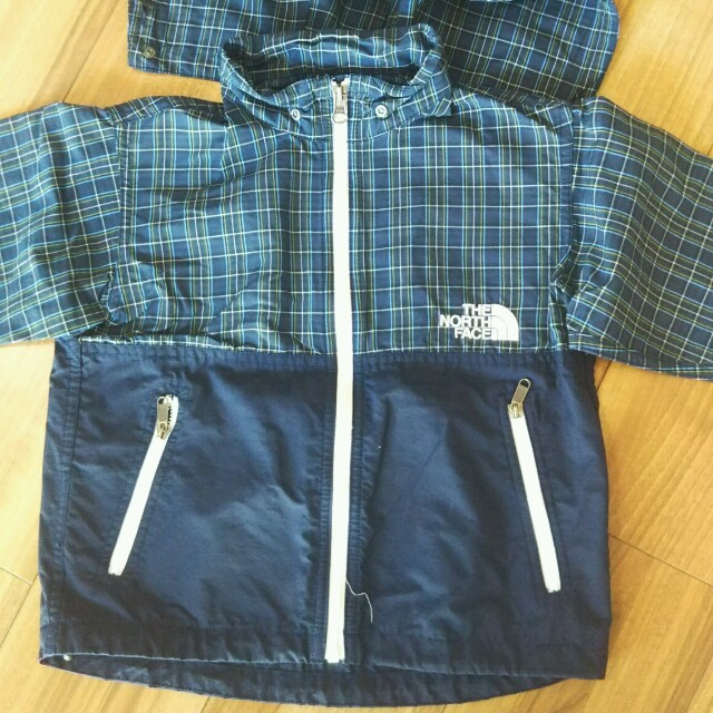 THE NORTH FACE(ザノースフェイス)の専用☆THE NORTH FACE 110 シャカシャカ キッズ/ベビー/マタニティのキッズ服男の子用(90cm~)(ジャケット/上着)の商品写真