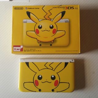 ニンテンドウ(任天堂)の新品同様美品　3DS LL  ピカチュウイエロー　カバー、フィルム付き(携帯用ゲーム機本体)