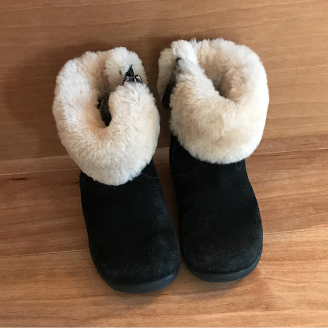 UGG(アグ)のuggブーツ キッズ/ベビー/マタニティのベビー靴/シューズ(~14cm)(ブーツ)の商品写真