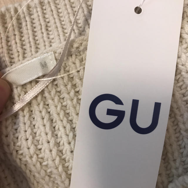 GU(ジーユー)のWOMENフリンジVネックセーター長袖 レディースのトップス(ニット/セーター)の商品写真