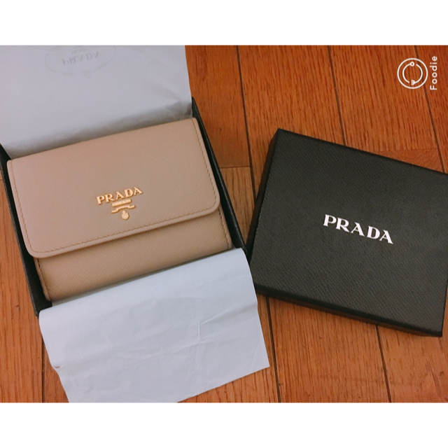 PRADA 折りたたみ財布