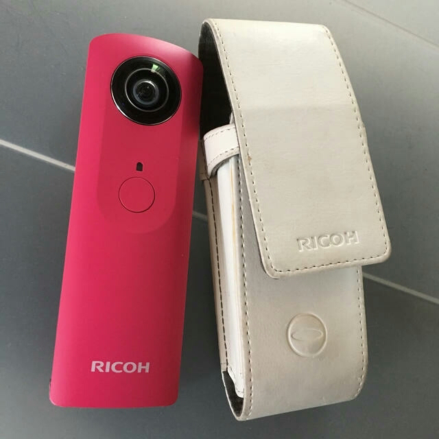 RICOH(リコー)のTHETA m15 シータ ピンク スマホ/家電/カメラのカメラ(コンパクトデジタルカメラ)の商品写真