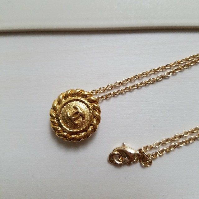 CHANEL(シャネル)のヴィンテージ　シャネルボタン　ネックレス ハンドメイドの素材/材料(各種パーツ)の商品写真