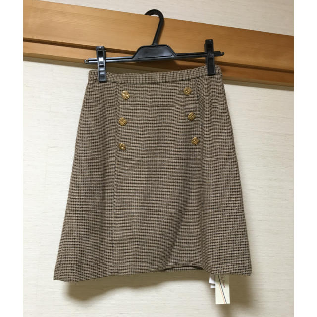 Lily Brown(リリーブラウン)のリリーブラウン  タグ付き  ダブルボタンスカート レディースのスカート(ミニスカート)の商品写真