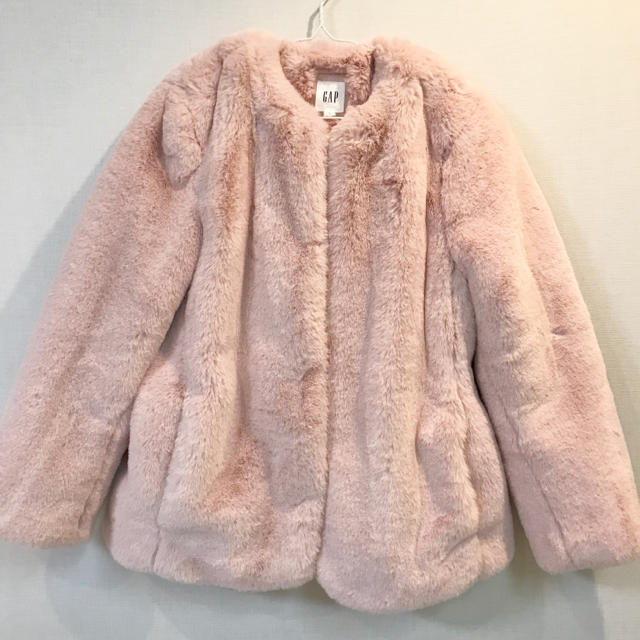 GAP(ギャップ)のピンク　ファーコート レディースのジャケット/アウター(毛皮/ファーコート)の商品写真