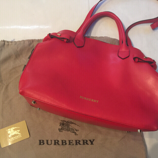 BURBERRY(バーバリー)のBURBERRY ハンドバッグ 赤 レディースのバッグ(ハンドバッグ)の商品写真