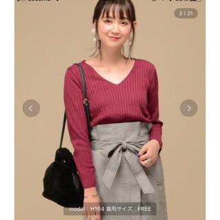 ナチュラルクチュール(natural couture)のnatural couture Ｖネックラメリブニット 美品(ニット/セーター)