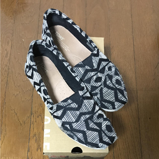 TOMS(トムズ)のTOMS クラシックス エスパドリーユ  黒白柄 26.5cm メンズの靴/シューズ(スリッポン/モカシン)の商品写真