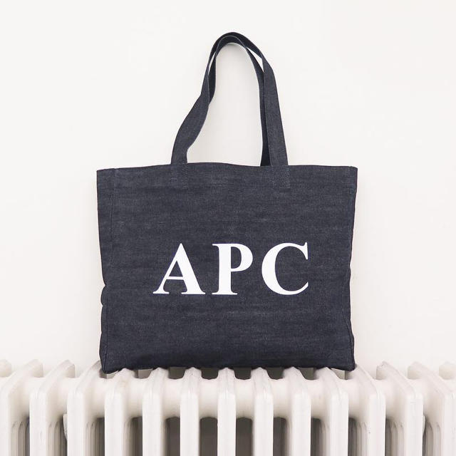 A.P.C(アーペーセー)の【新品未開封】A.P.C. デニム トートバッグ 非売品 レディースのバッグ(トートバッグ)の商品写真