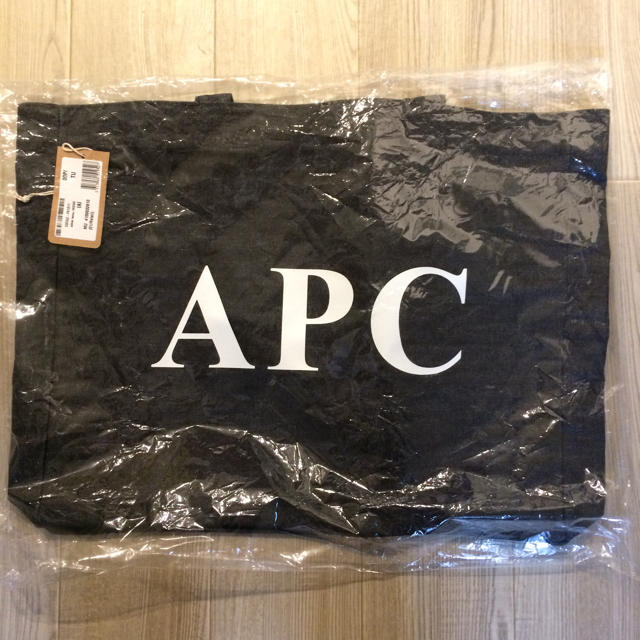 A.P.C(アーペーセー)の【新品未開封】A.P.C. デニム トートバッグ 非売品 レディースのバッグ(トートバッグ)の商品写真