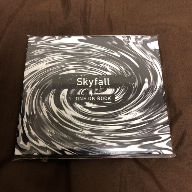 ONE OK ROCK(ワンオクロック)のSky fall ライブ会場限定CD エンタメ/ホビーのCD(ポップス/ロック(邦楽))の商品写真