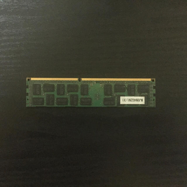 SAMSUNG(サムスン)のSAMSUNG DDR3 PC3-10600R 4GB スマホ/家電/カメラのPC/タブレット(PCパーツ)の商品写真