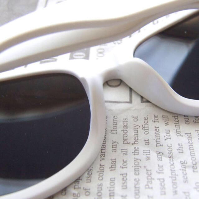 太縁ミラーサングラス/ホワイト＆ブルー レディースのファッション小物(サングラス/メガネ)の商品写真