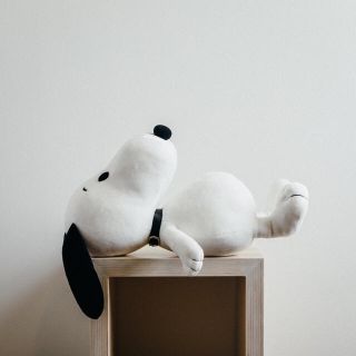 スヌーピー(SNOOPY)の【新品未使用】スヌーピーミュージアム おなかの丸いスヌーピー ぬいぐるみ(キャラクターグッズ)