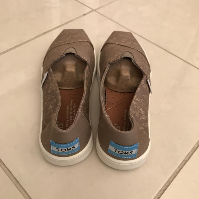 TOMS(トムズ)のTOMSキッズシューズ♡新品未使用19㎝ キッズ/ベビー/マタニティのキッズ靴/シューズ(15cm~)(スニーカー)の商品写真