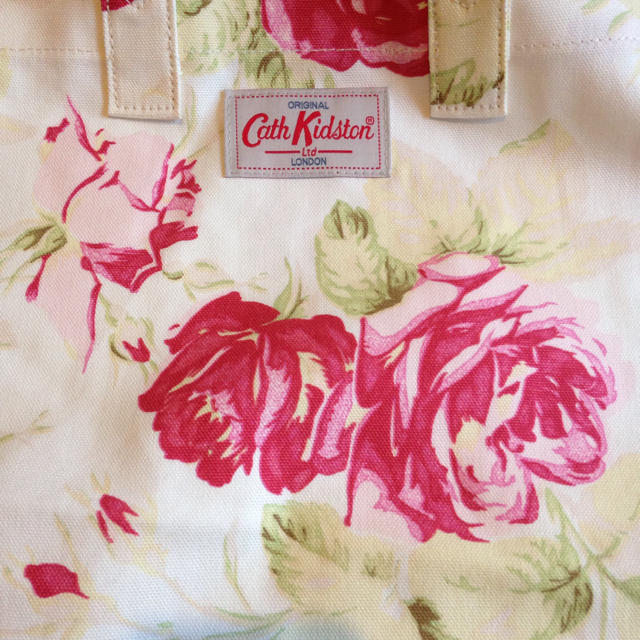 Cath Kidston(キャスキッドソン)の新品 タグ付 キャス・キッドソン コットンブックバッグ アンティークローズ柄 レディースのバッグ(トートバッグ)の商品写真