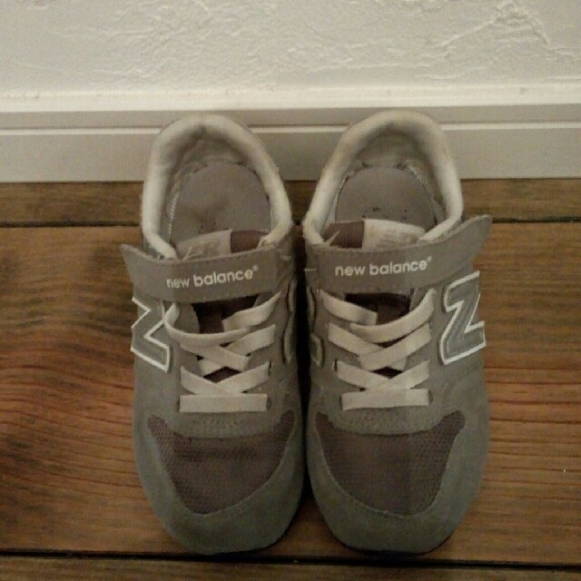 New Balance(ニューバランス)のcherry様専用　　NIKE new balance996　18ｾﾝﾁ キッズ/ベビー/マタニティのキッズ靴/シューズ(15cm~)(スニーカー)の商品写真