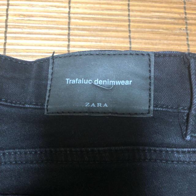 ZARA(ザラ)のzara 黒 ブラック デニム スキニー  レディースのパンツ(デニム/ジーンズ)の商品写真