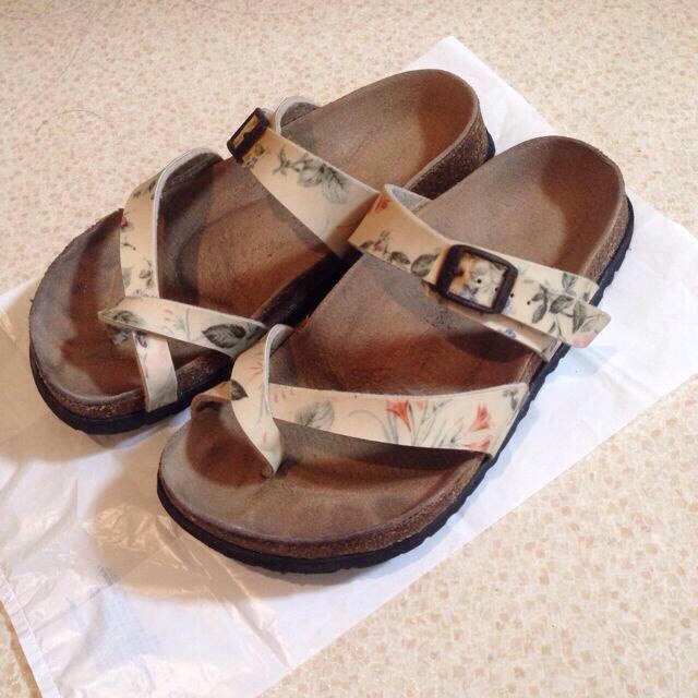 BIRKENSTOCK(ビルケンシュトック)のビルケンシュトック 花柄サンダル レディースの靴/シューズ(サンダル)の商品写真