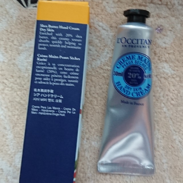 L'OCCITANE(ロクシタン)のゆきこのみち様専用！新品ロクシタン シアハンドクリーム コスメ/美容のボディケア(ハンドクリーム)の商品写真