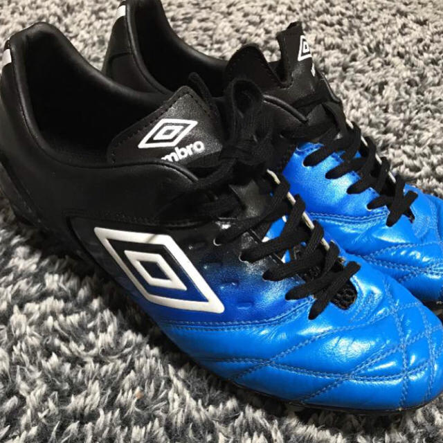 UMBRO(アンブロ)のUMBRO　ACCERATOR　KL アンブロアクセレイターKL25.5 スポーツ/アウトドアのサッカー/フットサル(シューズ)の商品写真