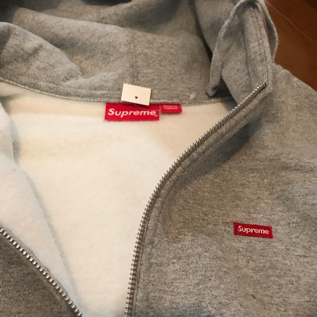 Supreme(シュプリーム)のすーなん専用 17fw シュプリーム Small box パーカー グレー M メンズのトップス(パーカー)の商品写真