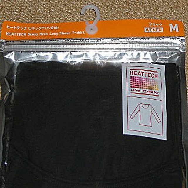 UNIQLO(ユニクロ)のユニクロ ヒートテック WOMAN レディース UネックT 八分袖 ブラック M レディースの下着/アンダーウェア(アンダーシャツ/防寒インナー)の商品写真