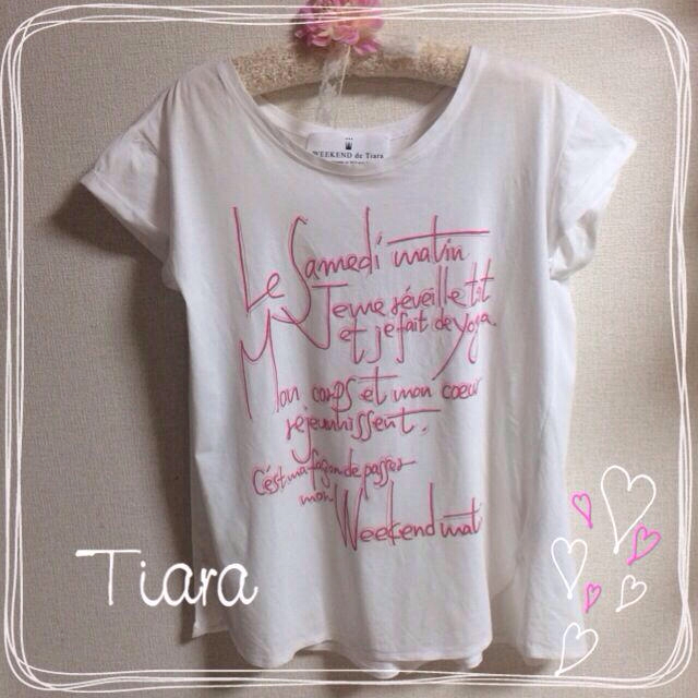 tiara(ティアラ)のTiara♡バックギャザーロゴTシャツ レディースのトップス(Tシャツ(半袖/袖なし))の商品写真