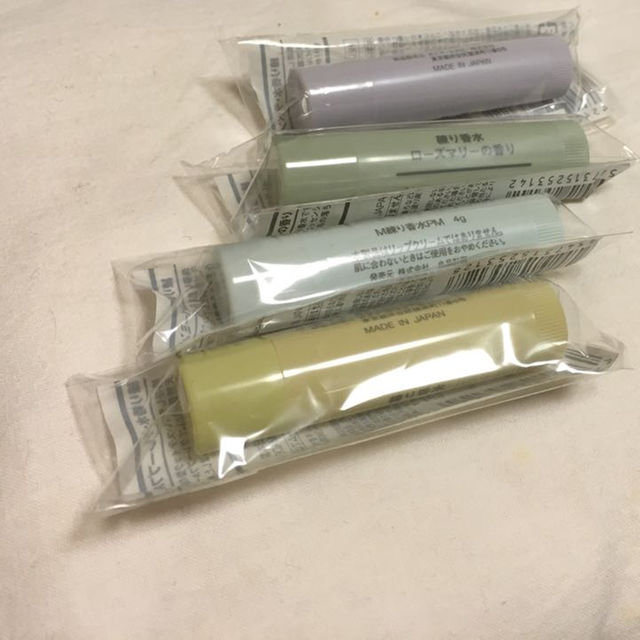 MUJI (無印良品)(ムジルシリョウヒン)の★こころさま専用★新品・未開封 無印良品 練り香水2本ラベンダー&グレフル コスメ/美容の香水(ユニセックス)の商品写真