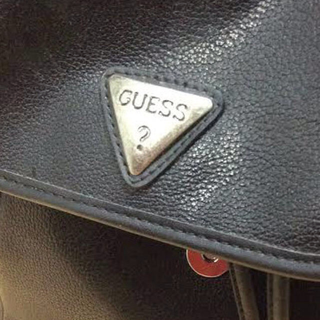 GUESS(ゲス)のGUESS ゲス リュック 黒 ブラック レディースのバッグ(リュック/バックパック)の商品写真
