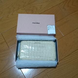 ミュウミュウ(miumiu)のmiu miu　ミュウミュウ　長財布 　財布　プラダ　PRADA　クロコ(財布)