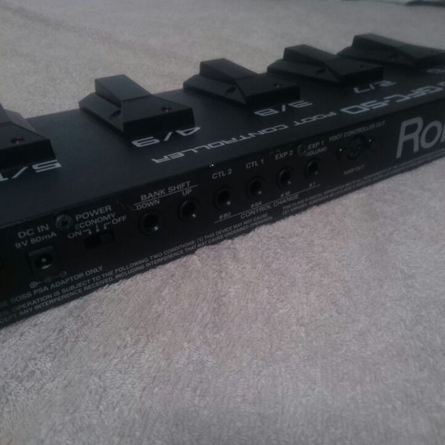 Roland(ローランド)のRoland GFC-50 MIDI フットコントローラー 中古 楽器のギター(その他)の商品写真