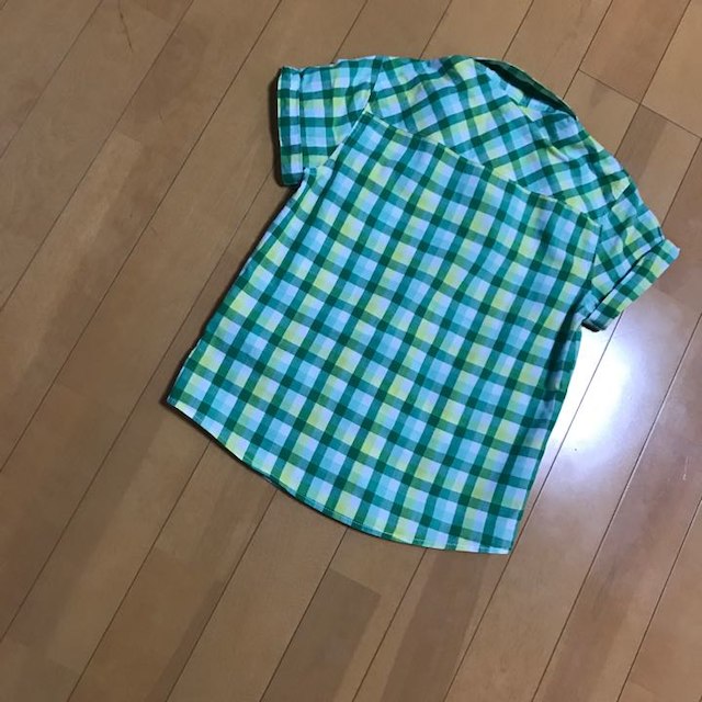 H&M(エイチアンドエム)の110センチ H&M グリーンチェックシャツ キッズ/ベビー/マタニティのキッズ服男の子用(90cm~)(その他)の商品写真