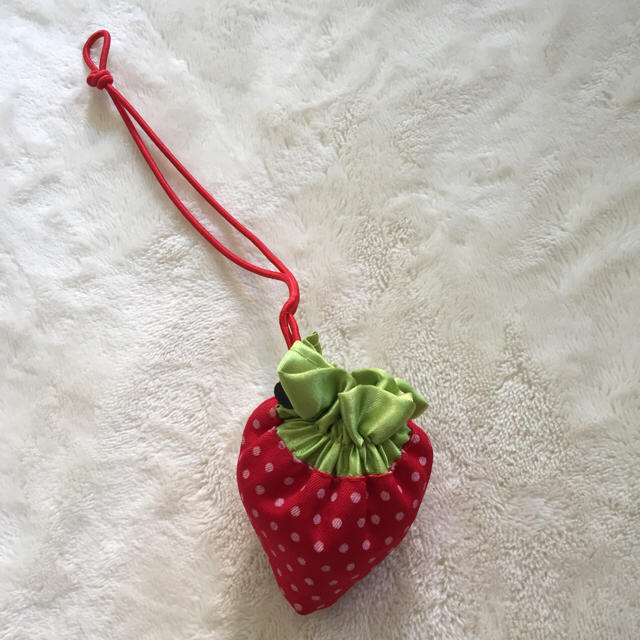 いちごのエコバッグ🍓 レディースのバッグ(エコバッグ)の商品写真