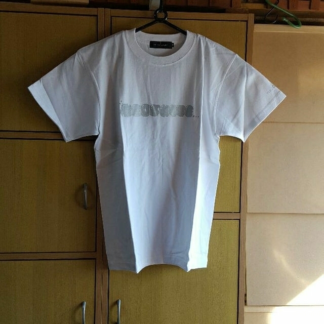 《お値下げ》新品  the rest / OUGHT プリントTシャツ メンズM メンズのトップス(その他)の商品写真