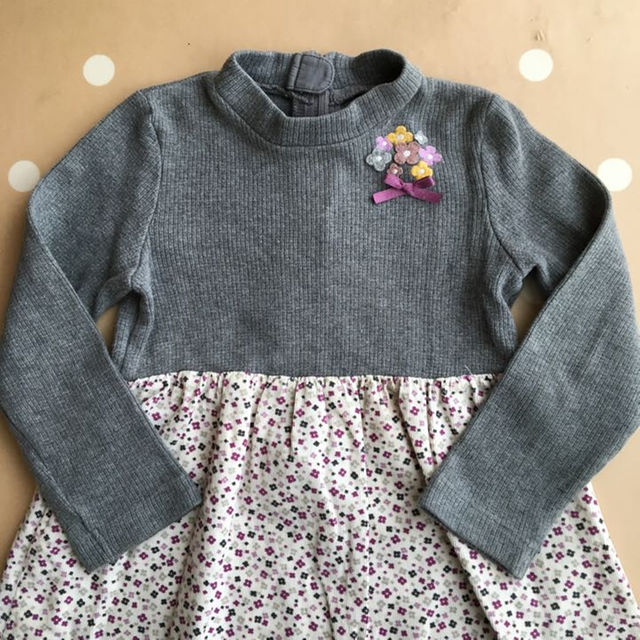 familiar(ファミリア)のfamiliar  ☆ フォーマル ワンピース   グレー×花柄     100 キッズ/ベビー/マタニティのキッズ服女の子用(90cm~)(ドレス/フォーマル)の商品写真