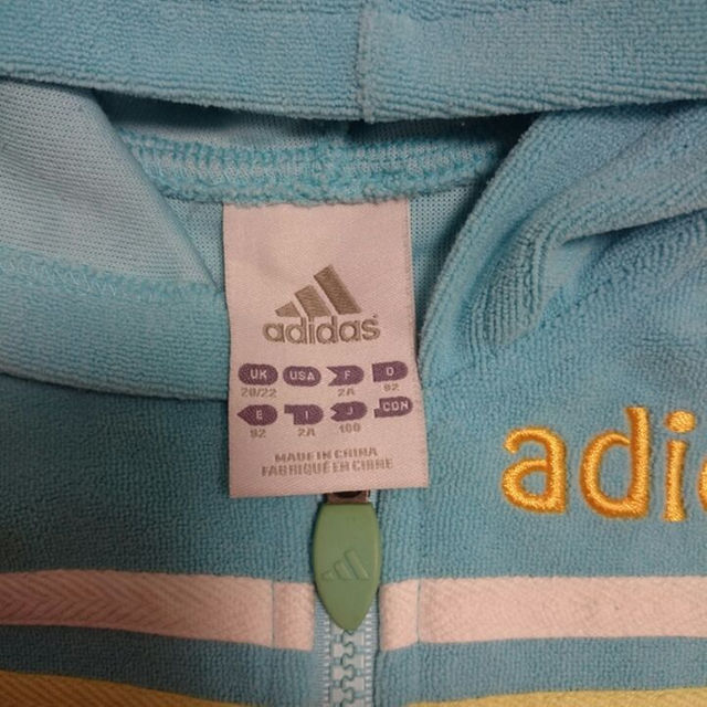 adidas(アディダス)のadidas ﾊﾟｰｶｰ 100 キッズ/ベビー/マタニティのキッズ服男の子用(90cm~)(Tシャツ/カットソー)の商品写真