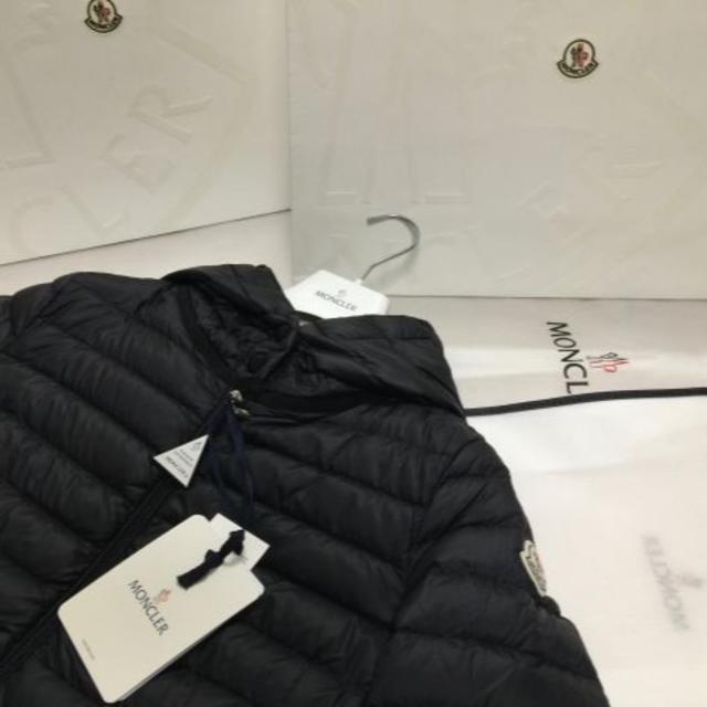 MONCLER　　 モンクレール 　バーベル　滝沢眞規子さん 2018年1月