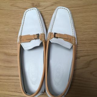 トッズ(TOD'S)のTOD,S (ローファー/革靴)