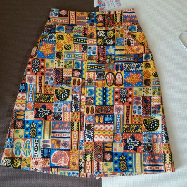 titicaca(チチカカ)のチチカカ　柄スカート　オレンジ系 レディースのスカート(ひざ丈スカート)の商品写真